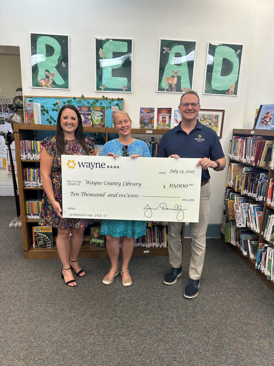 The Wayne Bank has supported the Wayne County Library with a $10,000 donation.